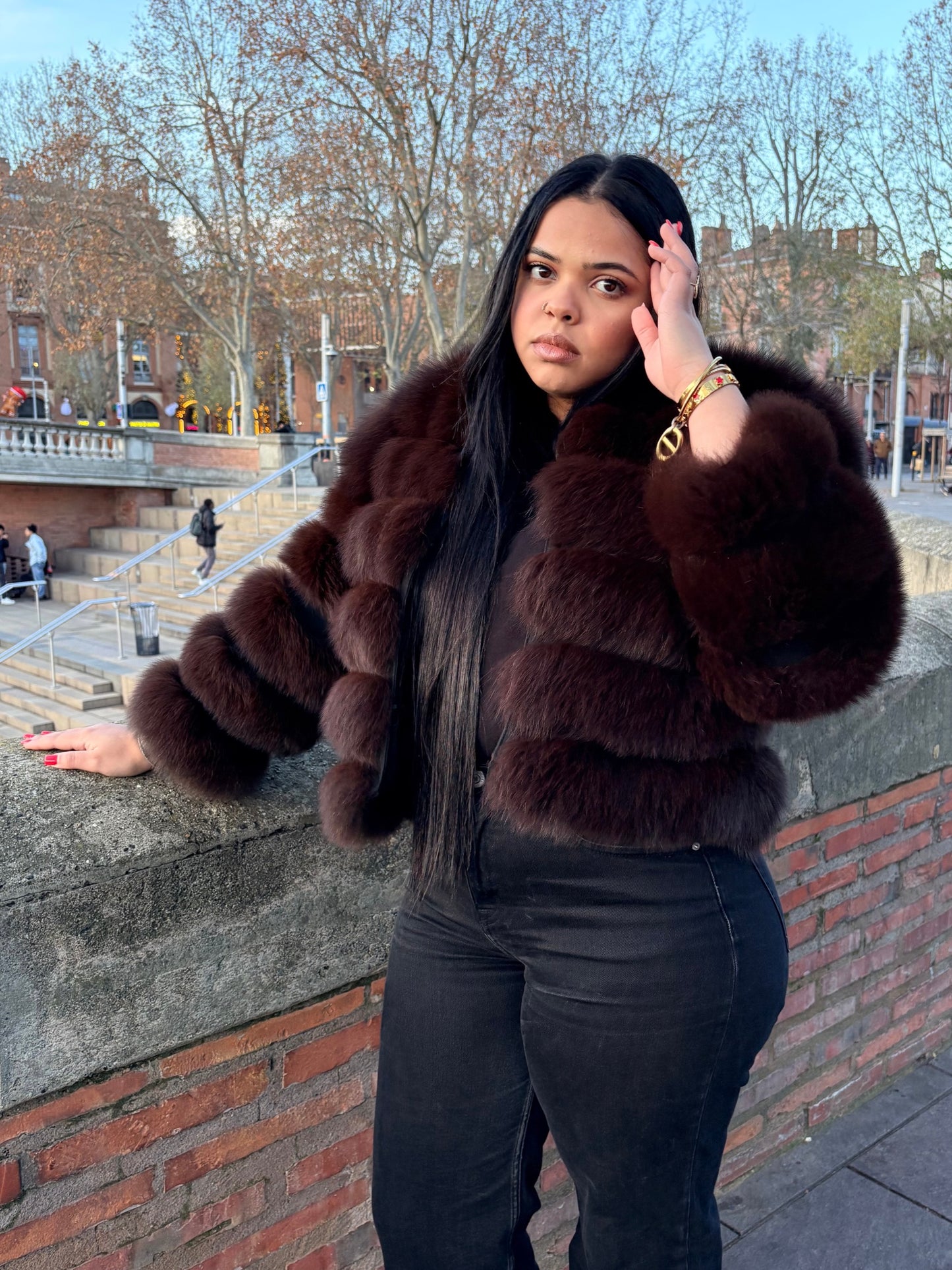 Fourrure véritable de renard et de putois marron chocolat courte –Manteau modulable poil court à manches amovibles