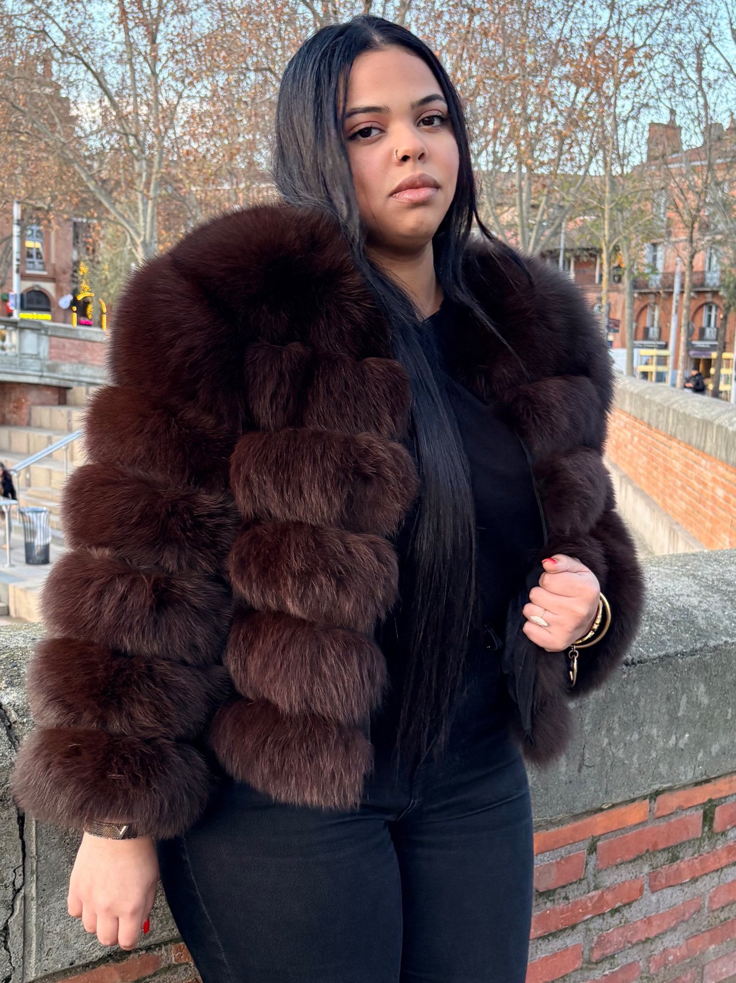 Fourrure véritable de renard et de putois marron chocolat courte –Manteau modulable poil court à manches amovibles